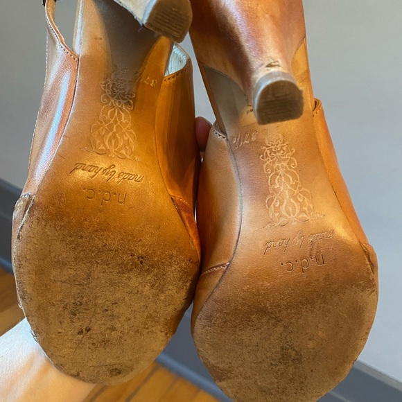 NDC Made by Hand Leather Vintage style Heels - Picture 6 of 7